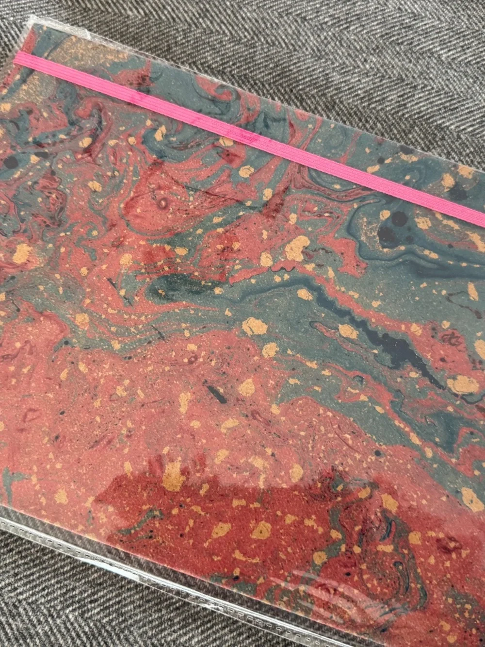 NWT, ROOST, MARBLEIZED COVERED NOTEBOOK WITH PINK ELASTIC CLOSURE, LINED INSIDE